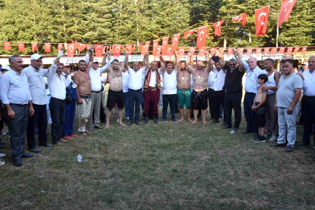 Sinop\'ta 26. Çakıldak Güreşleri Yoğun Katılımla Gerçekleştirildi