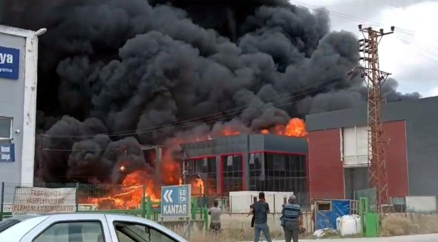 Tekirdağ'da Kimya Fabrikasında Yangın: Alevler Fabrikayı Sarıyor