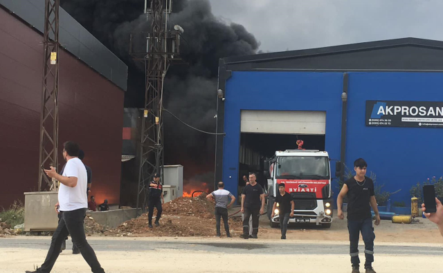 Tekirdağ'da Kimya Fabrikasında Yangın: Alevler Fabrikayı Sarıyor