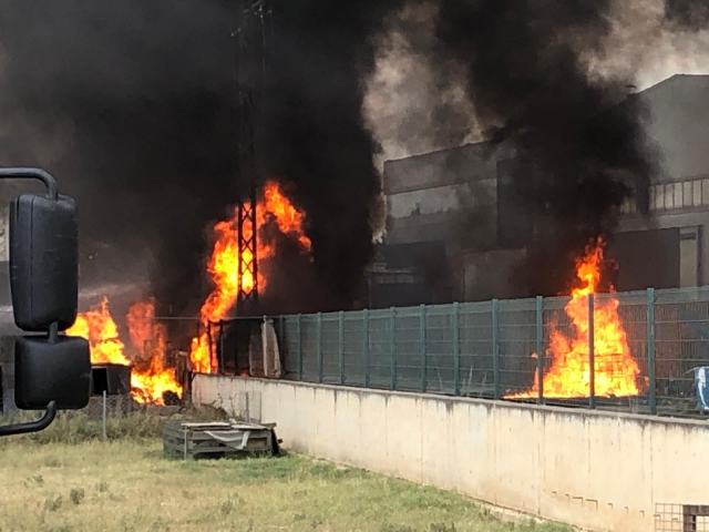 Tekirdağ'da Kimya Fabrikasında Yangın: Alevler Fabrikayı Sarıyor