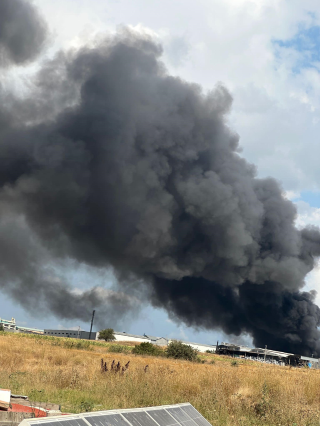 Tekirdağ'da Kimya Fabrikasında Yangın: Alevler Fabrikayı Sarıyor