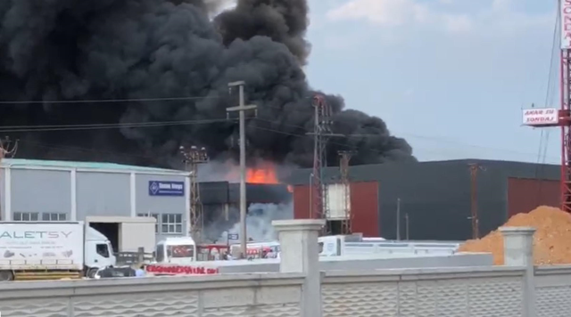 Tekirdağ'da Kimya Fabrikasında Yangın: Alevler Fabrikayı Sarıyor
