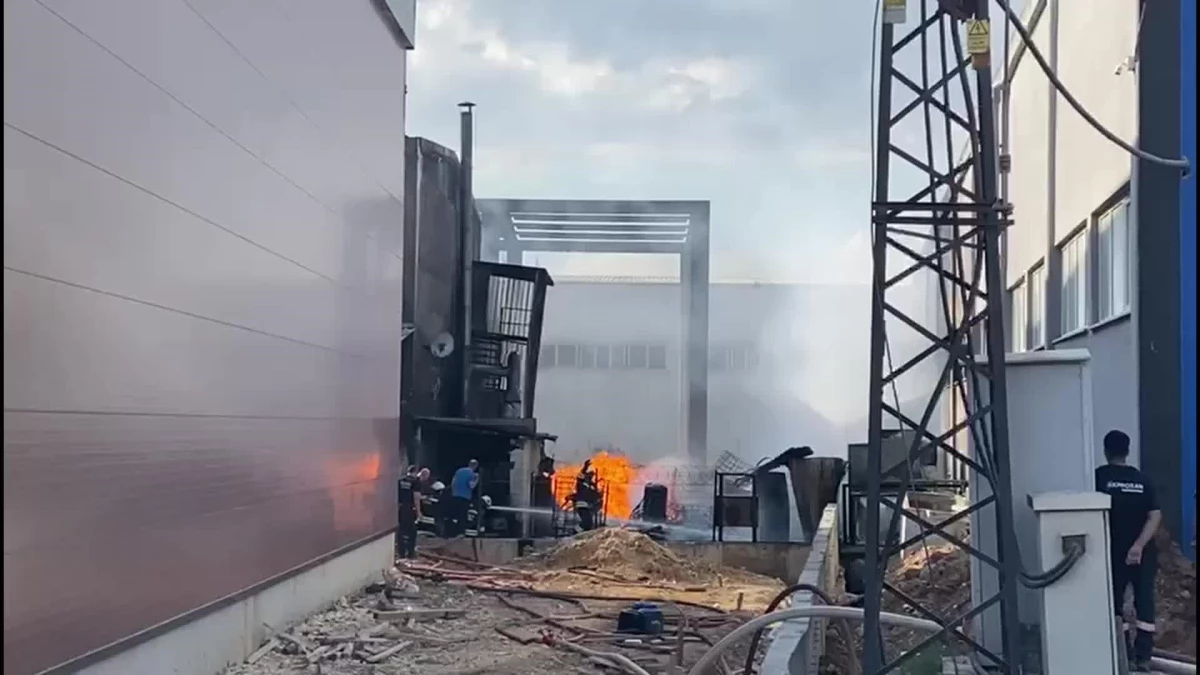 Çerkezköy\'deki Kimya Fabrikasında Yangın Çıktı
