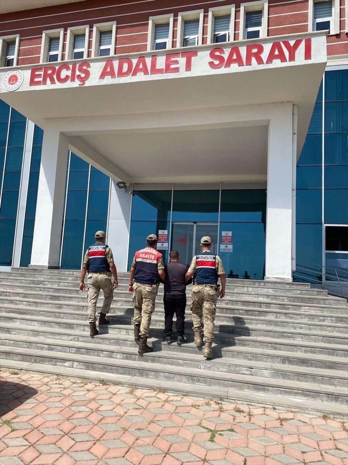 Van\'ın Erciş ilçesinde 26 yıl hapis cezası olan hükümlü yakalandı