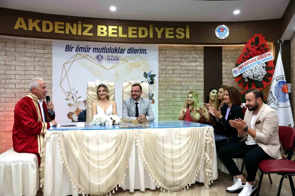 Mersin Akdeniz Belediyesi Evlendirme Memurluğu Ücretsiz Nikah İşlemleri Gerçekleştiriyor