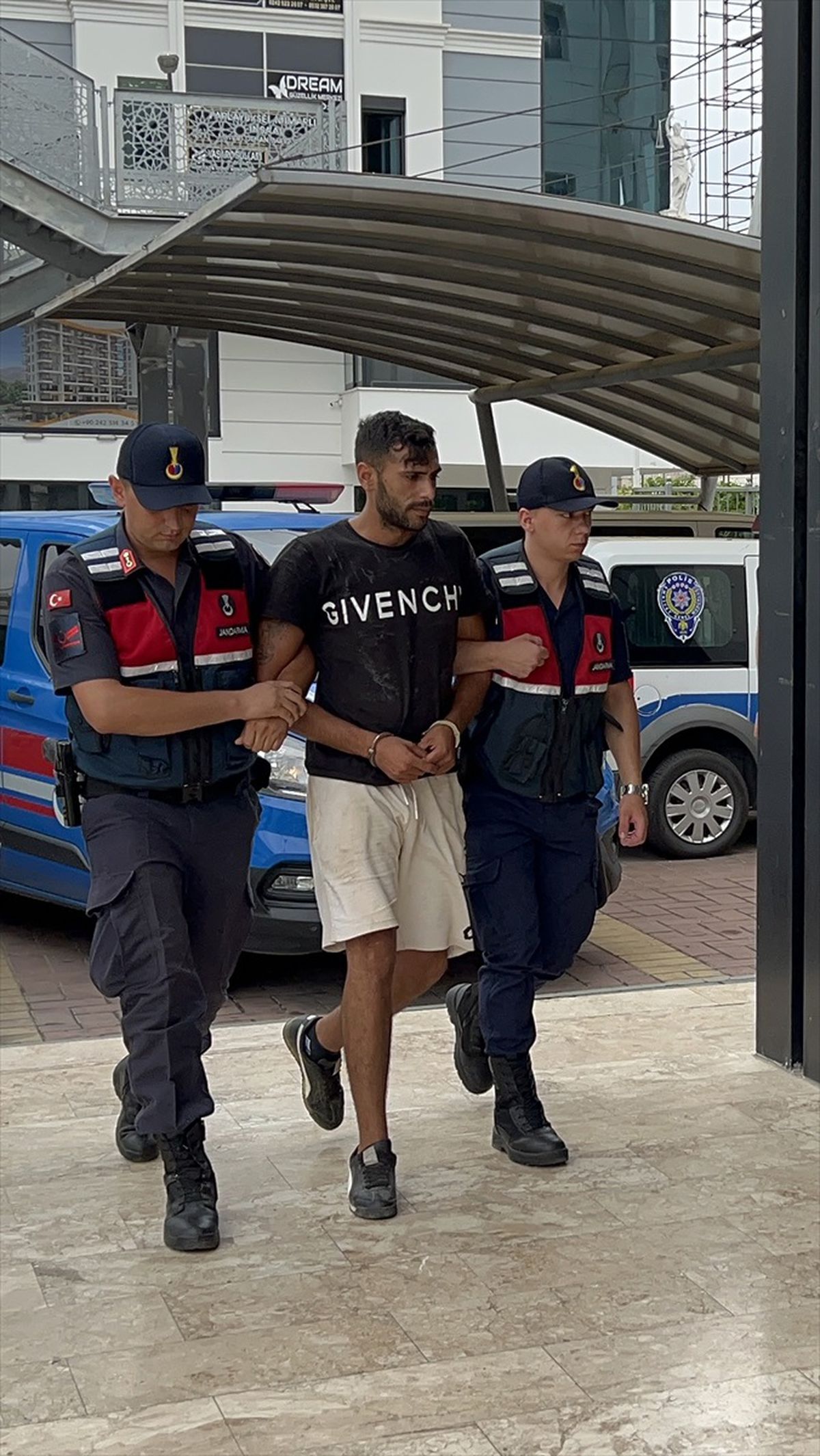 Alanya\'da 30 Yıl Hapis Cezası Bulunan Firari Hükümlü Yakalandı