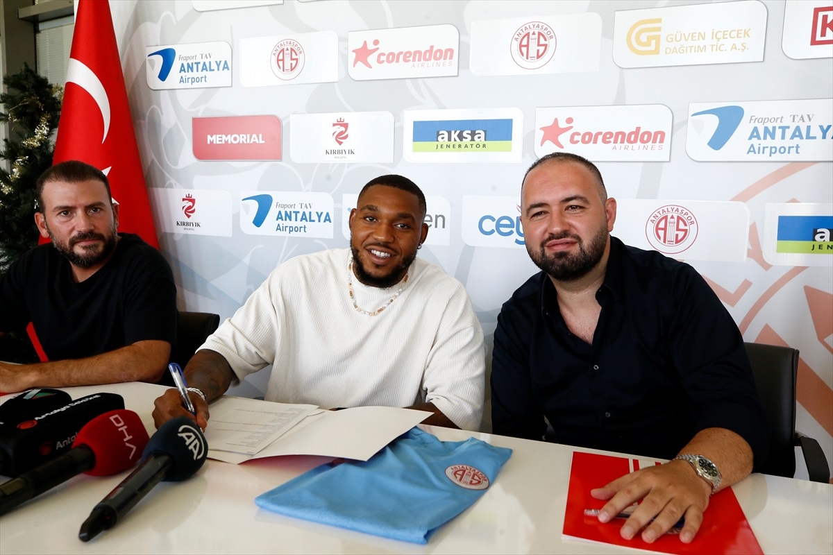 Fraport TAV Antalyaspor, Britt Assombalonga\'yı transfer etti