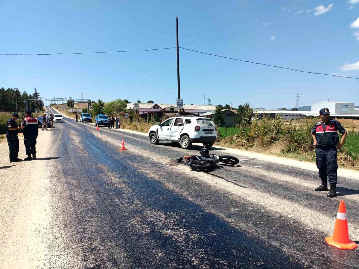 Bilecik\'te Otomobil ile Motosiklet Çarpıştı: 1 Yaralı