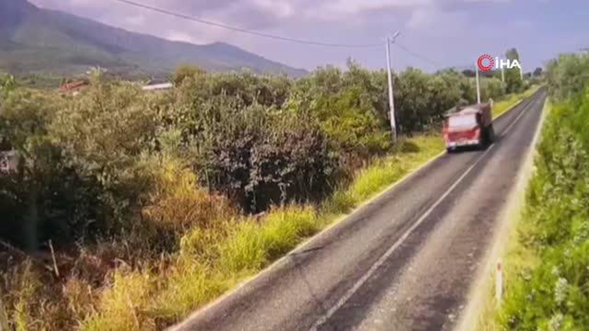Bursa\'da 2 kişinin ağır yaralandığı tır kazası kamerada