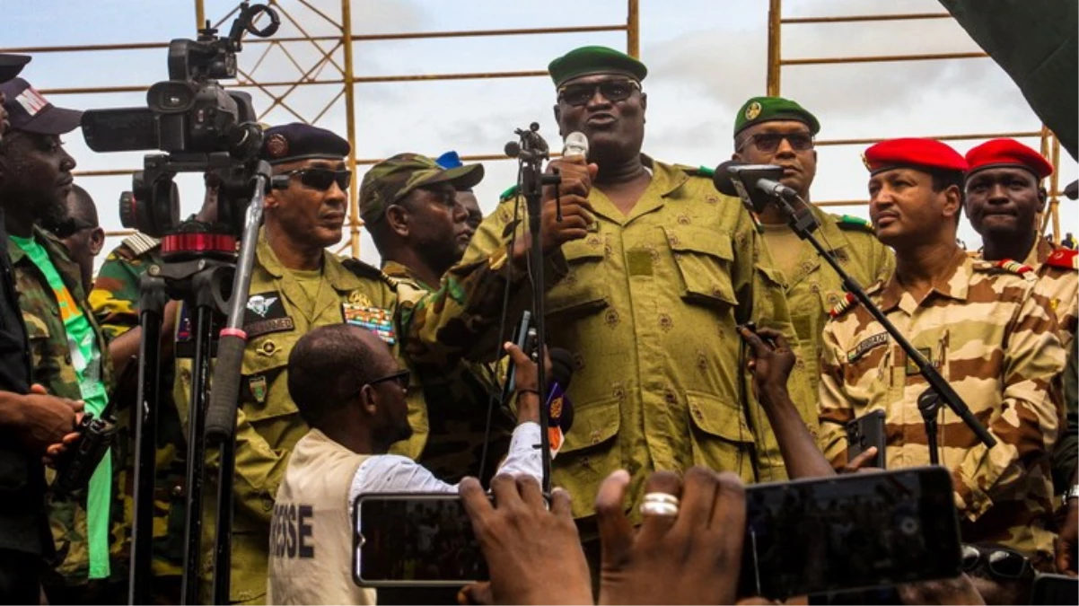 Nijer\'e askeri müdahale mi geliyor? ECOWAS komutanı çok net konuştu