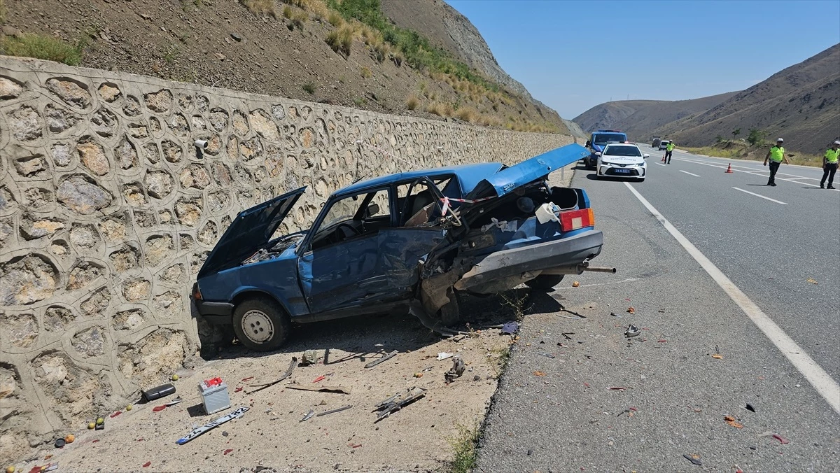 Erzincan\'da Otomobil Kazası: 1 Ölü, 6 Yaralı