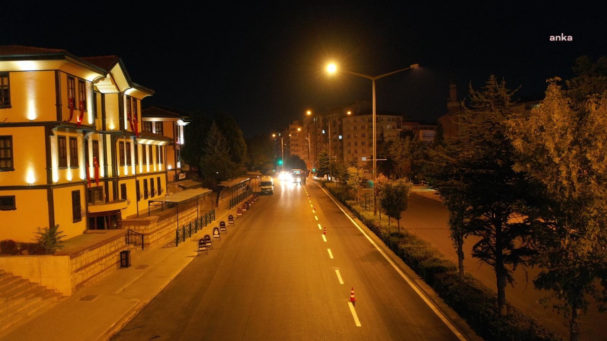 Eskişehir\'de Odunpazarı-Atatürk Lisesi kavşak düzenlemesi tamamlanıyor