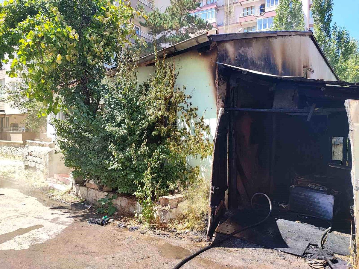 Sivas\'ta Müstakil Evde Çıkan Yangın Kontrol Altına Alındı
