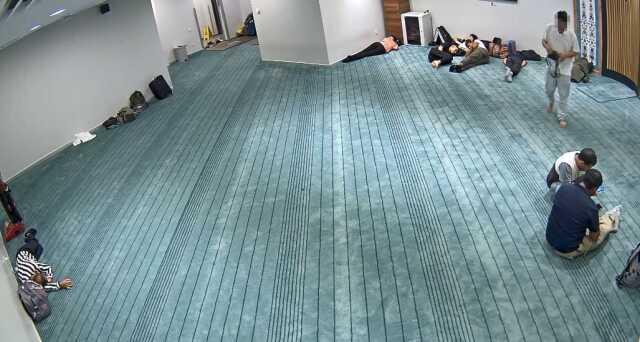 İstanbul Havalimanı'nda uyuyan yolcuların paralarını çalan şüpheli yakalandı