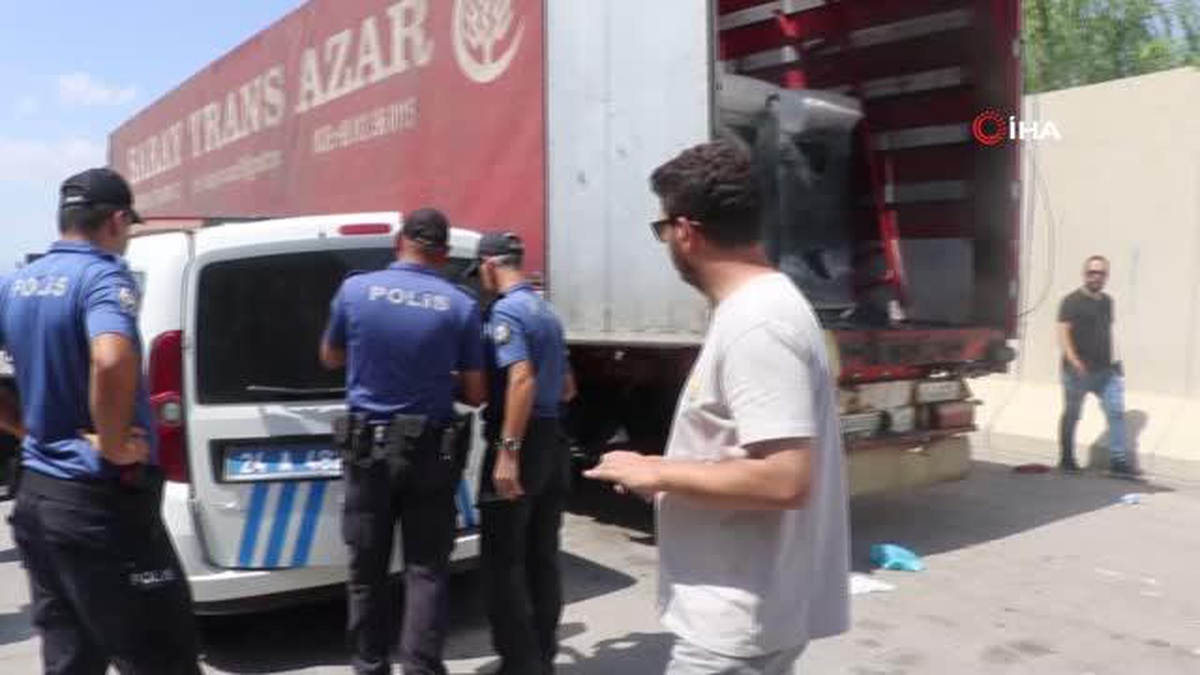 Kaçak göçmenleri taşıyan tır sürücüsü tutuklandı