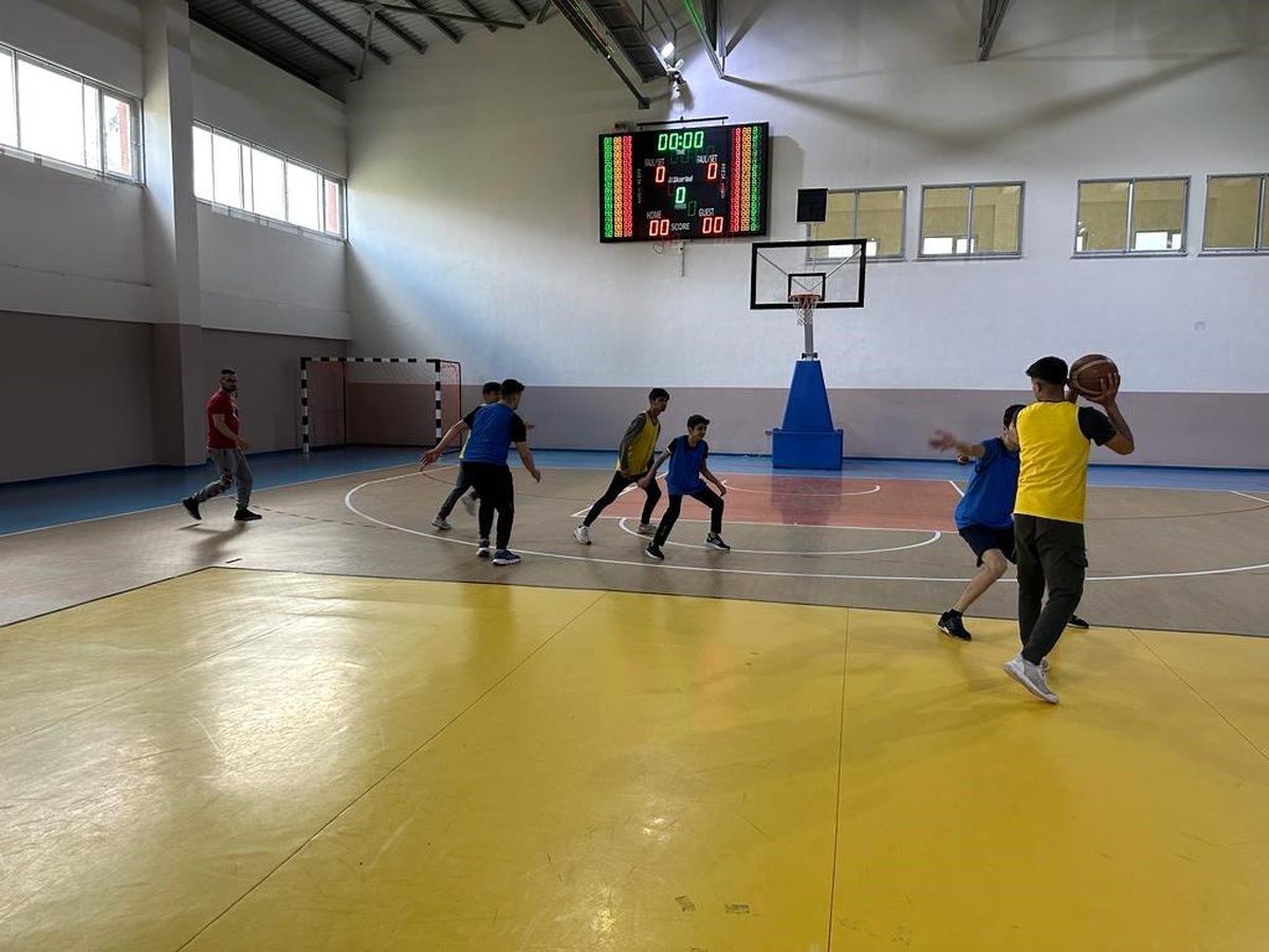 Kars\'ta düzenlenen \'Sokaklar Bizim 3x3 Basketbol Gençlik Turnuvası\' renkli görüntülere sahne oldu