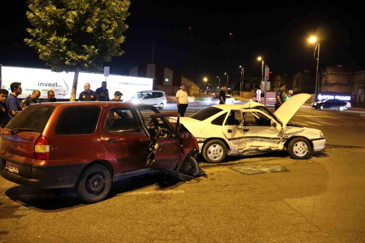 Kayseri\'de İki Otomobil Çarpıştı: 5 Yaralı