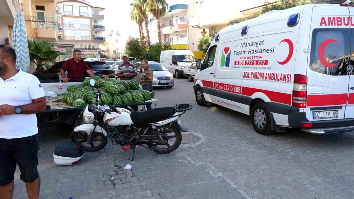 Antalya Manavgat\'ta Motosiklet ile Otomobil Çarpıştı: 1 Yaralı