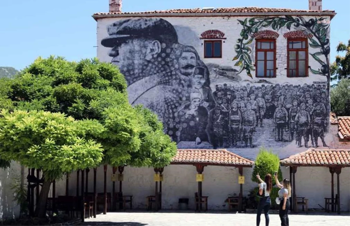 Menteşe\'nin Milli Mücadele Yılları Mural Resmi Yoğun İlgi Görüyor