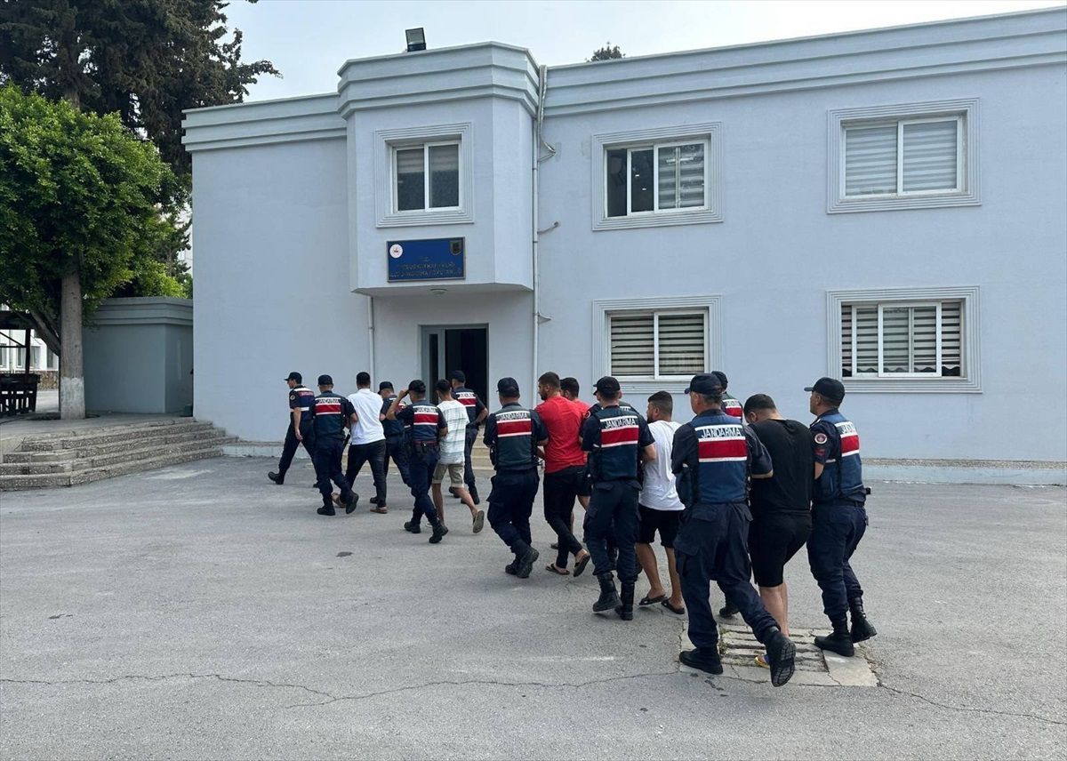 Tarsus\'ta silahlı saldırıda öldürülen kişiyle ilgili 10 şüpheli tutuklandı