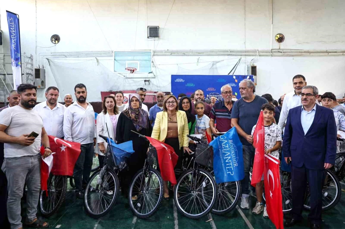 Gaziantep Büyükşehir Belediyesi, Nizip\'teki Bakkallara Bisiklet Dağıttı