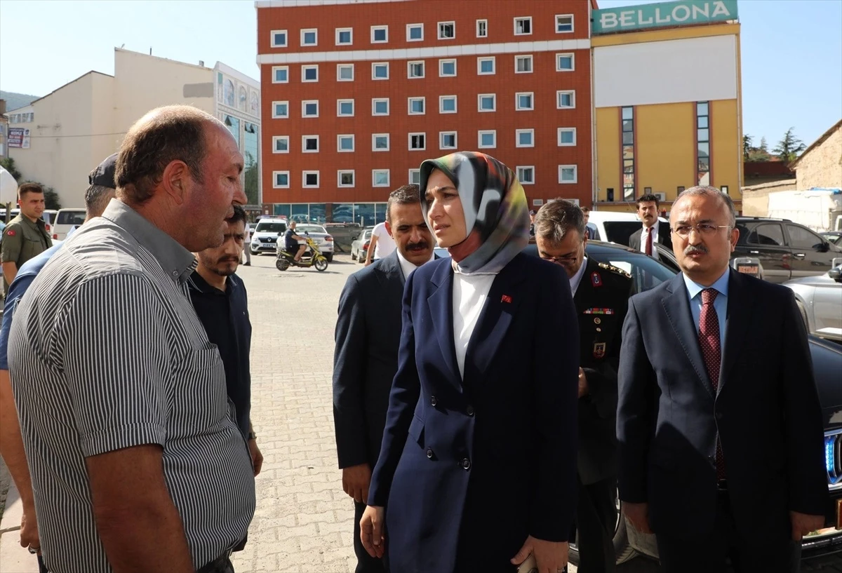 Vali Kübra Güran Yiğitbaşı, şehit Jandarma Astsubay Kıdemli Çavuş Mustafa Tatlı\'nın ailesini ziyaret etti
