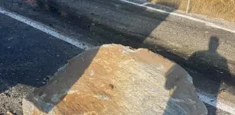Manisa'da kaya parçasının düştüğü kamyonet şarampole yuvarlandı: 1 ölü, 3 yaralı