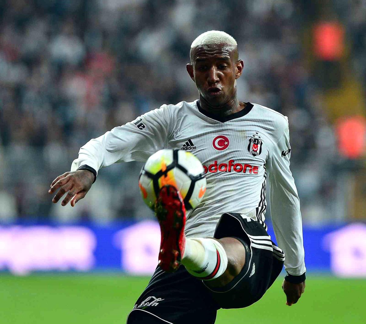 Talisca, Al-Nassr\'dan ayrılmayacağını açıkladı
