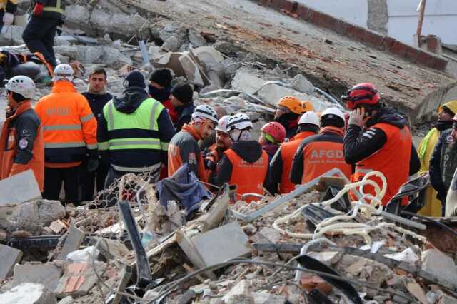21 kişiye mezar olan Gölgeler Apartmanı'nın betonunda dere kumu ve çakıl kullanılmış 21 kişiye mezar olan Gölgeler Apartmanı'nın betonunda dere kumu ve çakıl kullanılmış