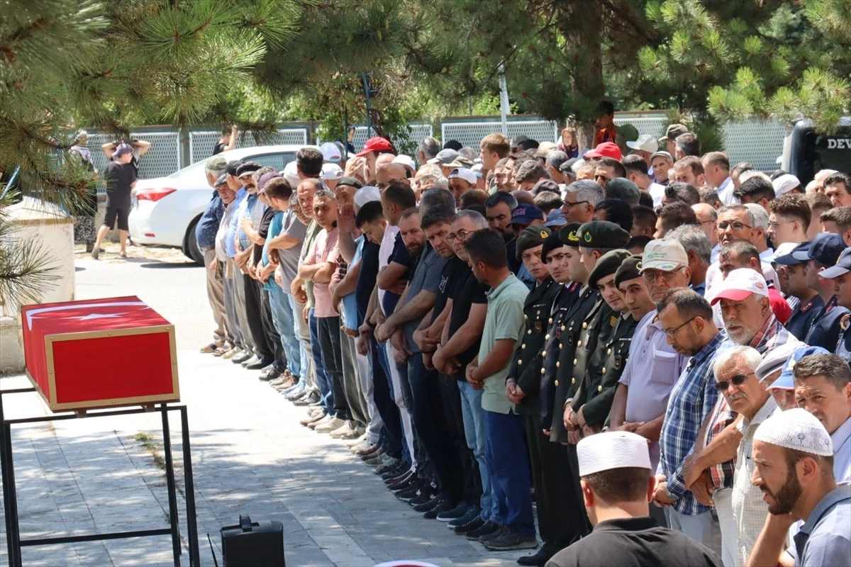 Kıbrıs gazisi Abdulkadir Arslan\'ın cenazesi toprağa verildi