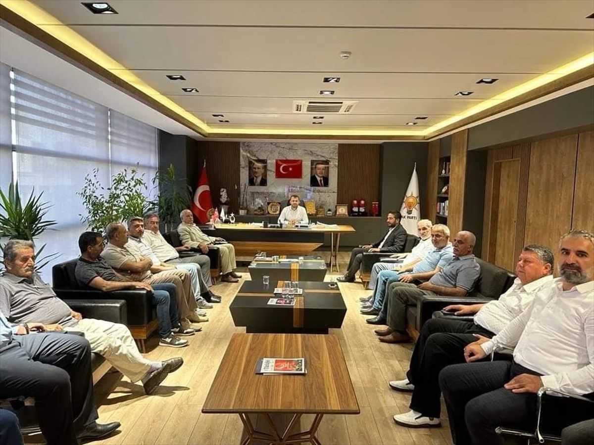 AK Parti Mardin İl Başkanı Vahap Alma, muhtarlarla bir araya geldi