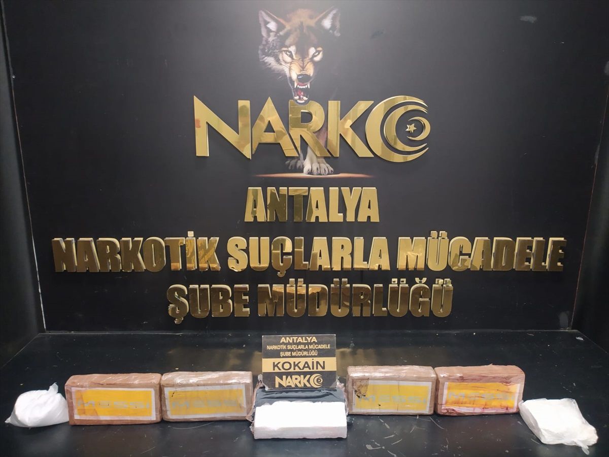 Antalya\'da 9 Kilogram Uyuşturucu Madde Ele Geçirildi