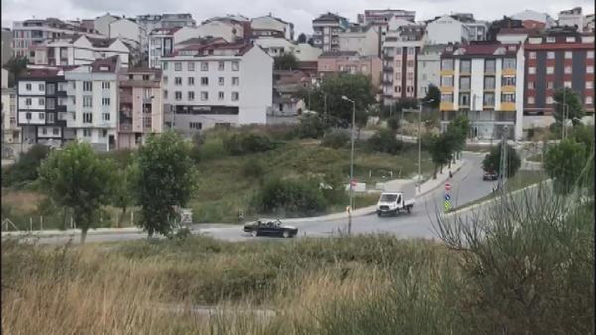 Arnavutköy\'de yolu kapatıp drift attı