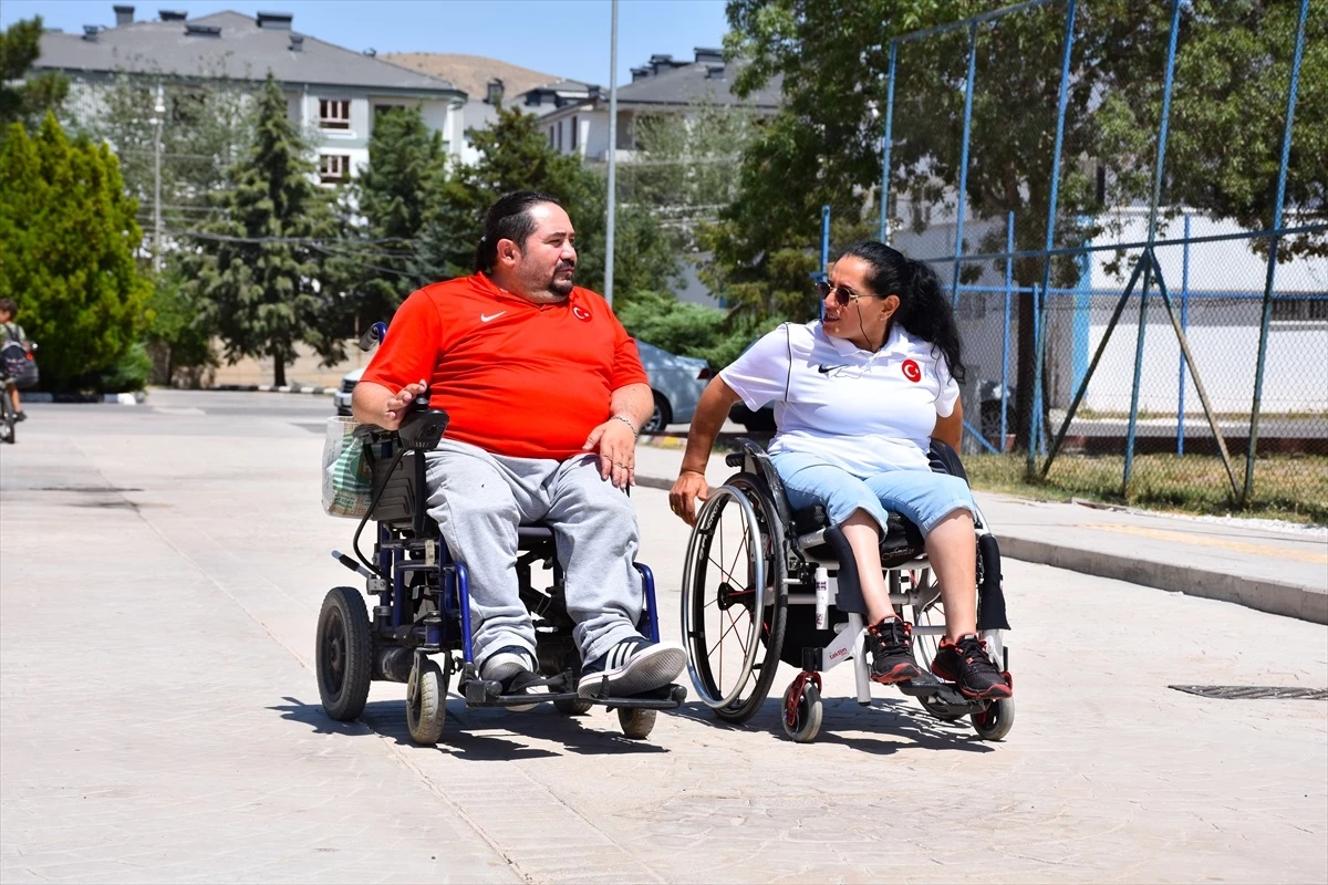 Engelli Çift, Para Atıcılıkta Birlikte Hareket Ediyor