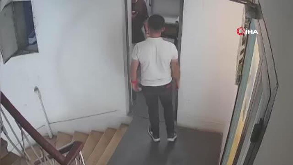 Beyoğlu\'nda film gibi olay: Kargocu yalanıyla paketleri toplayıp çaldılar