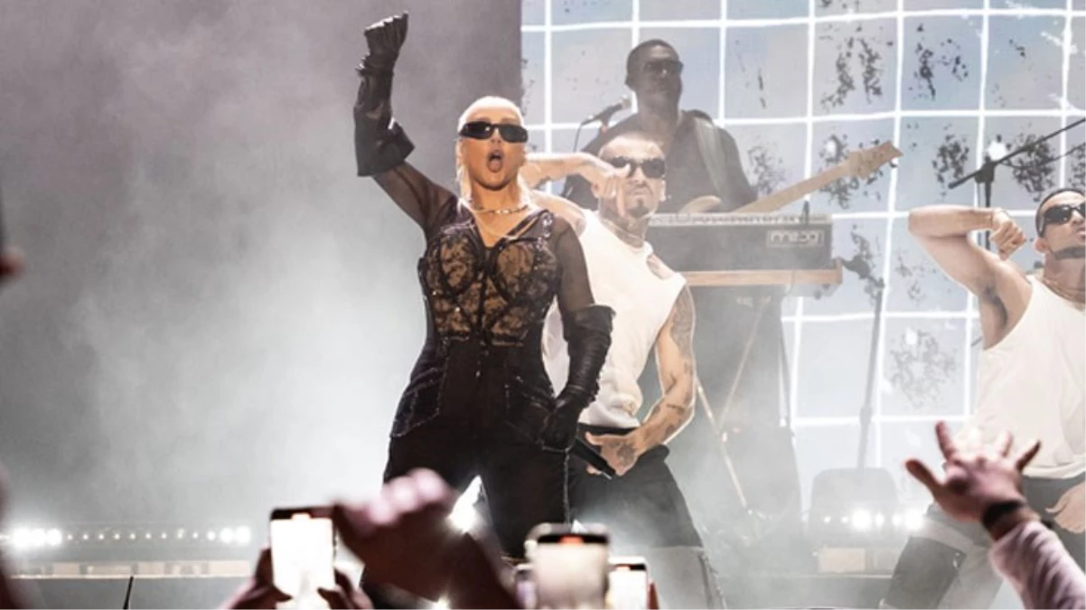 Bilet fiyatı 1 milyon TL\'yi aşmıştı! Christina Aguilera, Türkiye\'deki ilk konserini verdi