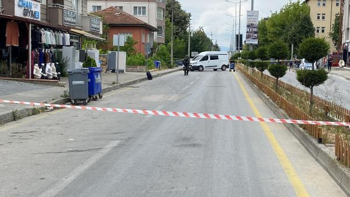 Yol Kenarında Bırakılan Çanta Fünyeyle Patlatıldı