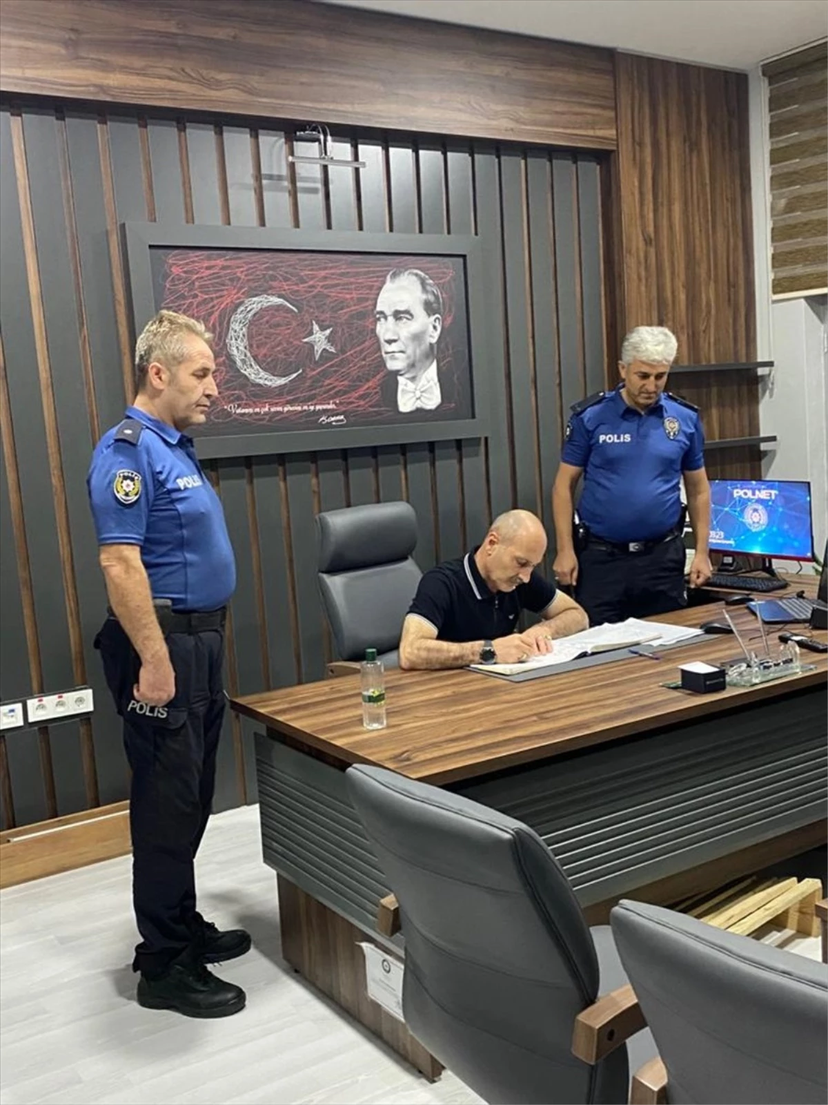 Bursa İl Emniyet Müdürü Dr. Sabit Akın Zaimoğlu, polis merkezlerini denetledi