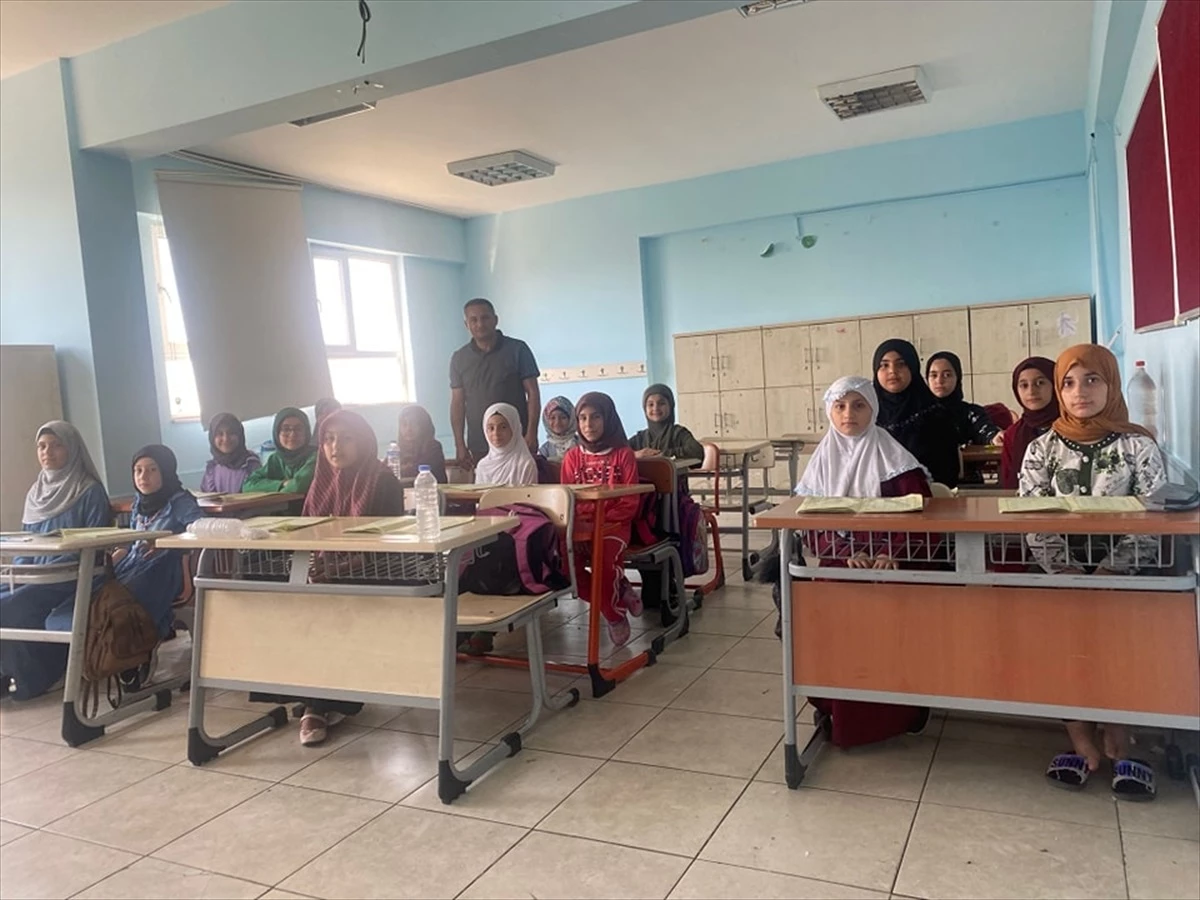 Cizre İlçe Milli Eğitim Şube Müdürü Ahmet Gümüş, öğrencileri ziyaret etti