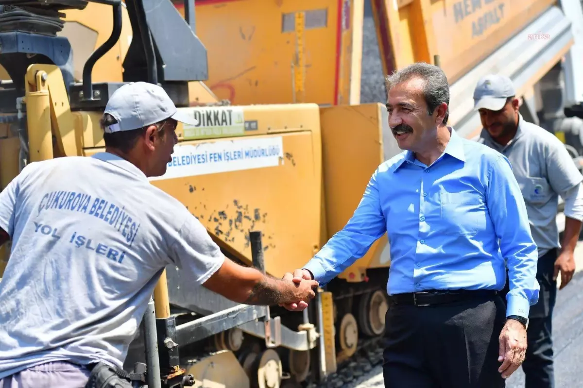 Çukurova Belediyesi Yaz Sıcağına Rağmen Asfalt Çalışmalarına Devam Ediyor