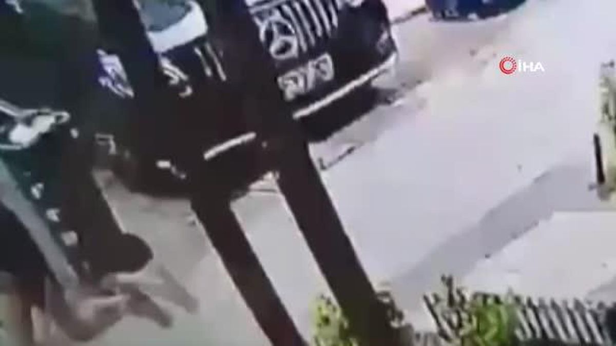 Esenyurt\'ta kuaföre pompalı tüfekli saldırı kamerada