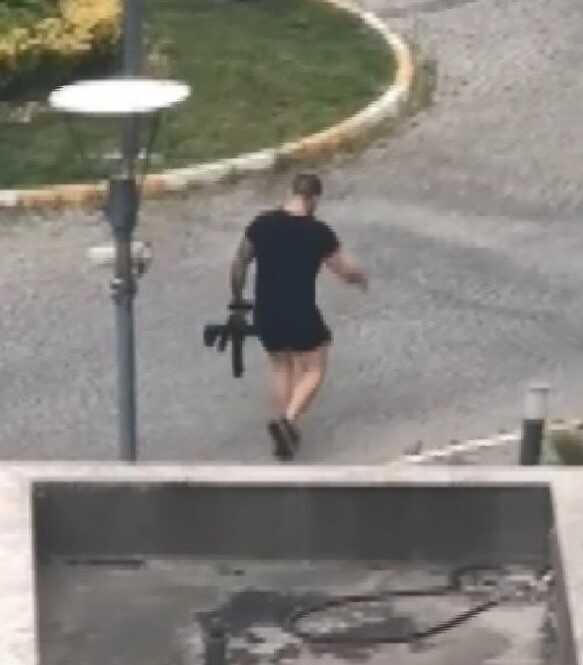 Esenyurt'ta Silahlı Saldırı Anı Kamerada Esenyurt'ta Silahlı Saldırı Anı Kamerada