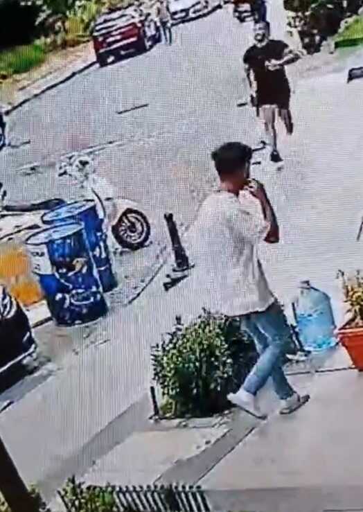 Esenyurt'ta Silahlı Saldırı Anı Kamerada Esenyurt'ta Silahlı Saldırı Anı Kamerada