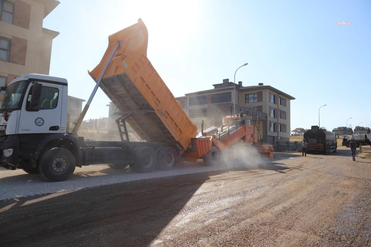Eskişehir Büyükşehir Belediyesi Kırsal Mahalle Yollarında Çalışmalarını Sürdürüyor