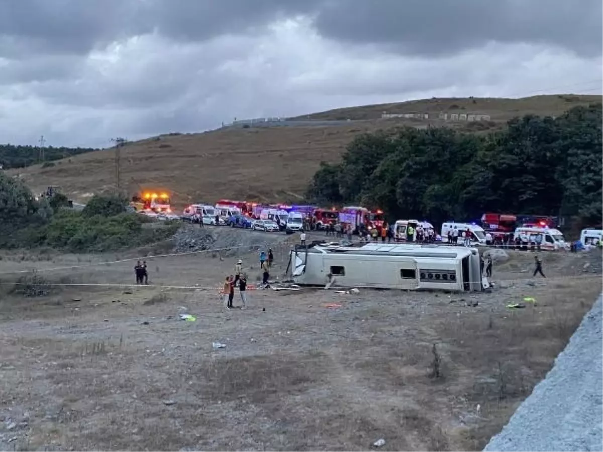 İstanbul Havalimanı\'nda servis otobüsü devrildi: 27 yaralı