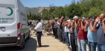 Depremde hayatını kaybeden çocuğun cenazesi DNA testi sonucu ailesinin yanına defnedildi