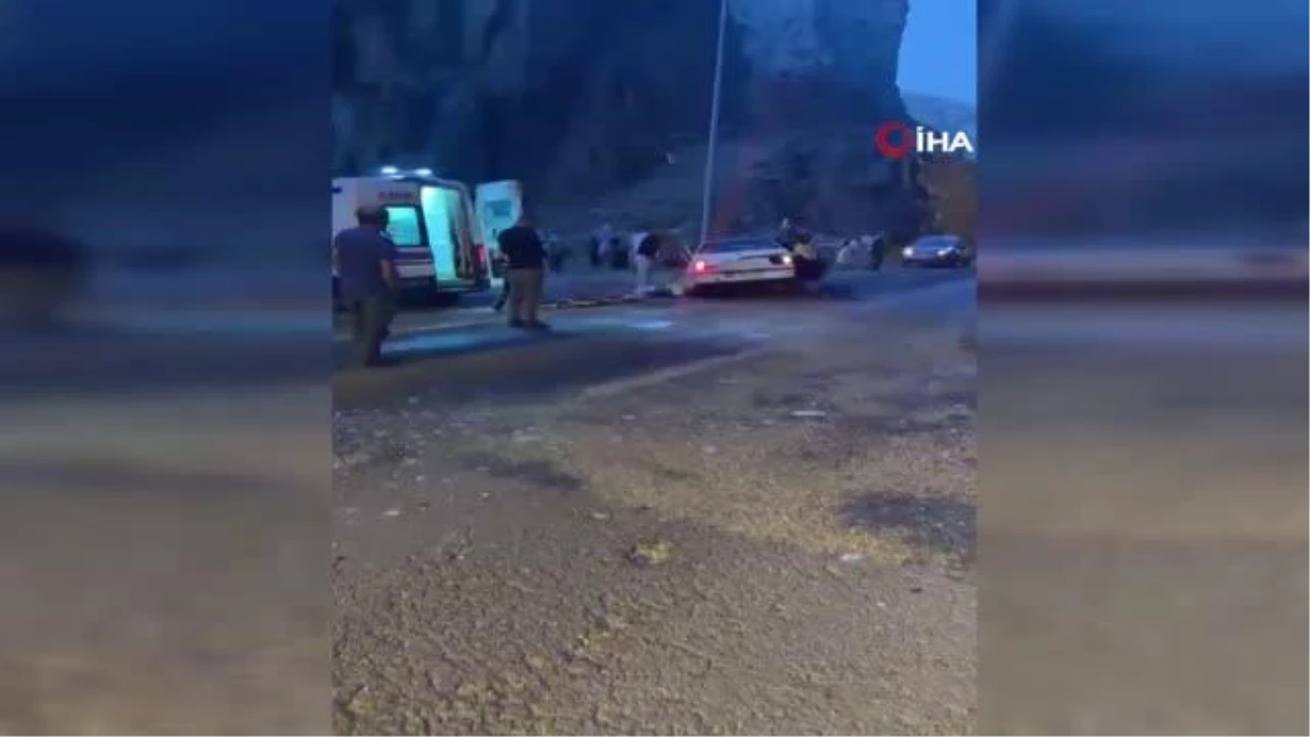 İspir\'de iki otomobil tünel çıkışında çarpıştı: 1 ölü, 3 yaralı