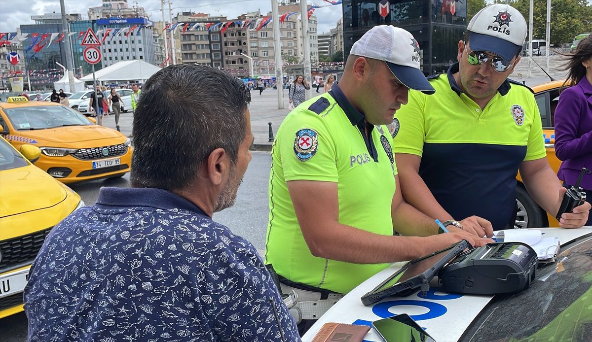 İstanbul\'da Yolcu Seçen Taksicilere Ceza Kesildi