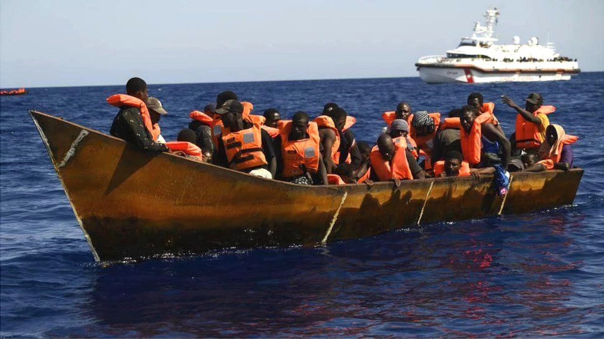 İtalya\'nın Lampedusa Adası Açıklarında Göçmen Teknesi Batması: 41 Kişi Hayatını Kaybetti