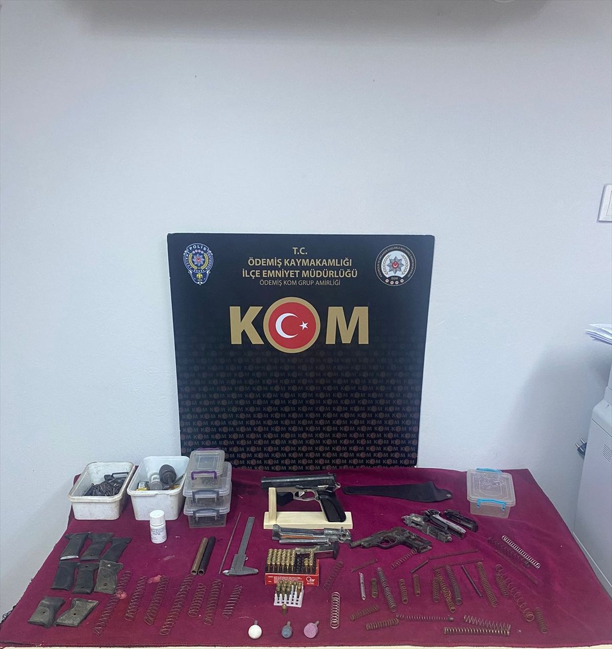 Ödemiş\'te Kurusıkı Tabanca Satışı Yapan Şüpheli Yakalandı